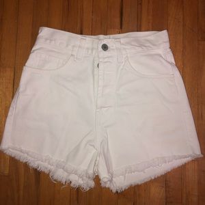 White denim shorts with ribs